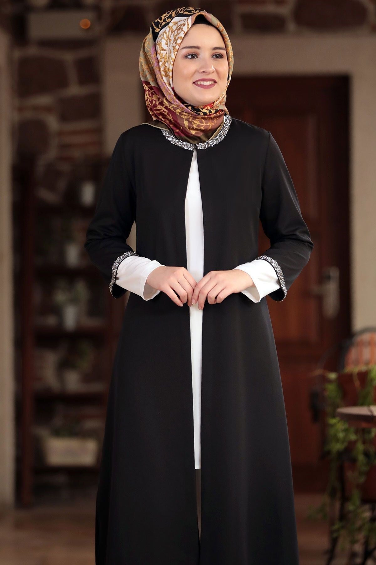 طقم Amine Hüma لون أسود