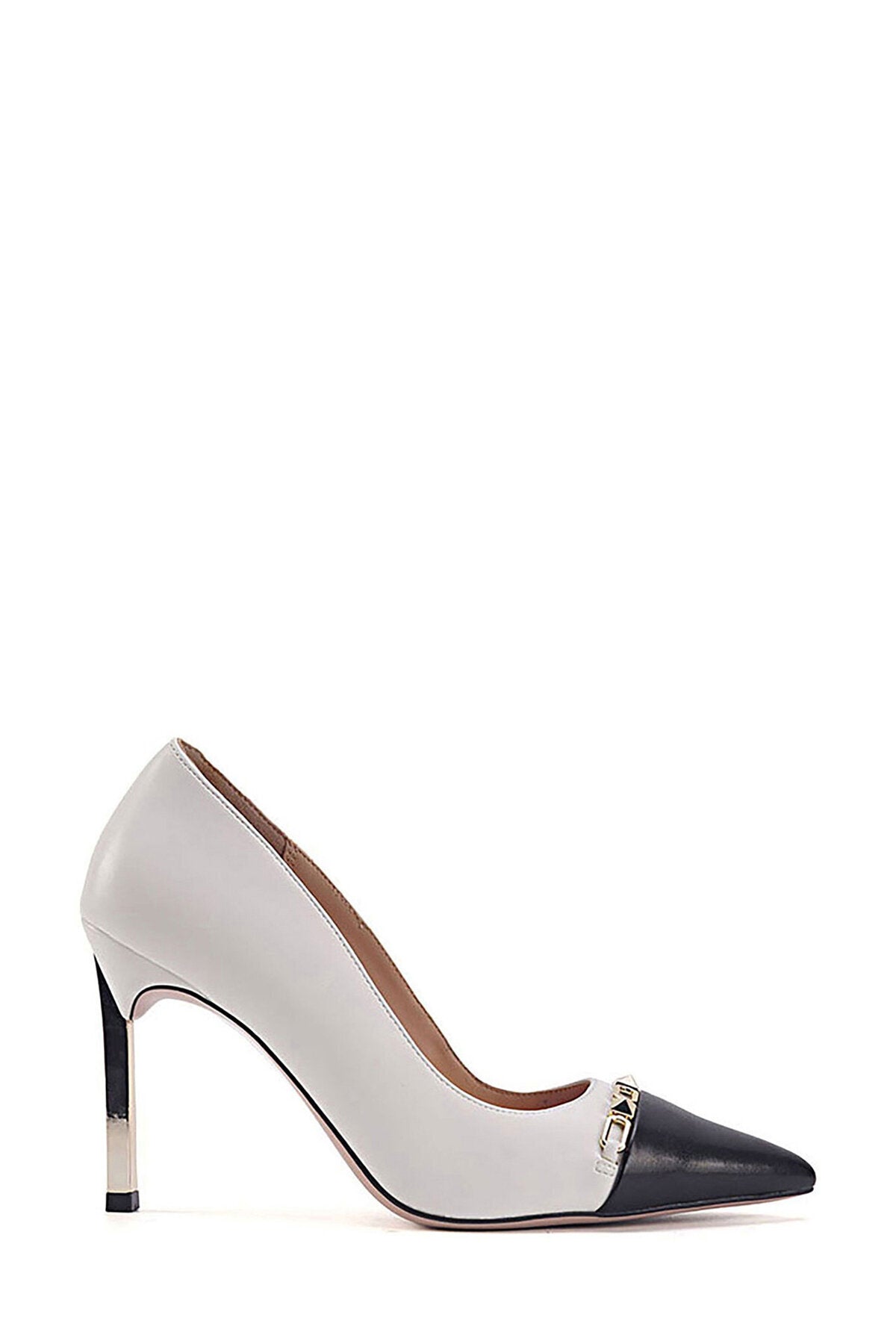 حذاء كلاسيكي بكعب Nine West لون أبيض