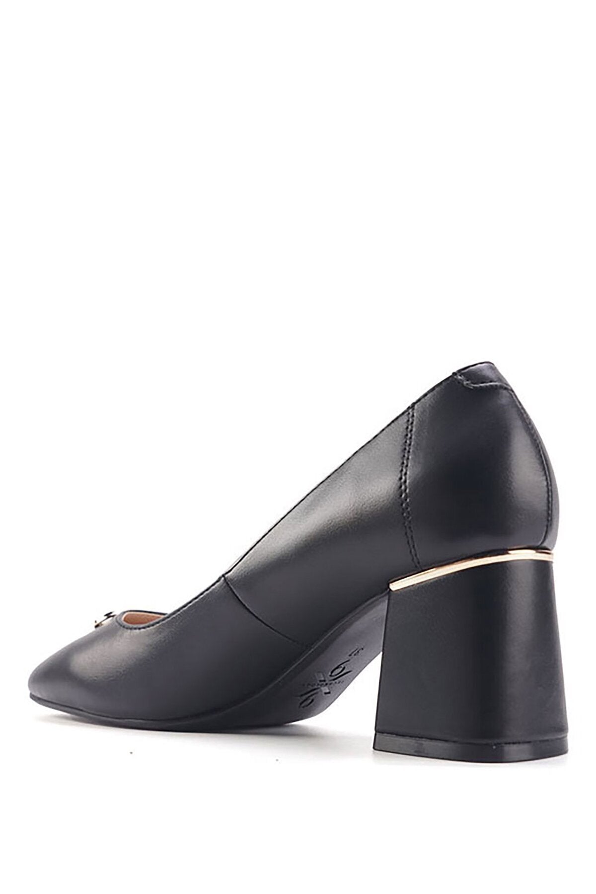 حذاء كلاسيكي بكعب Nine West لون أسود