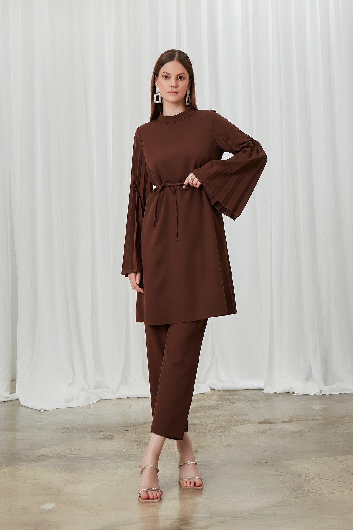 طقم Birgül Bektaş لون بني