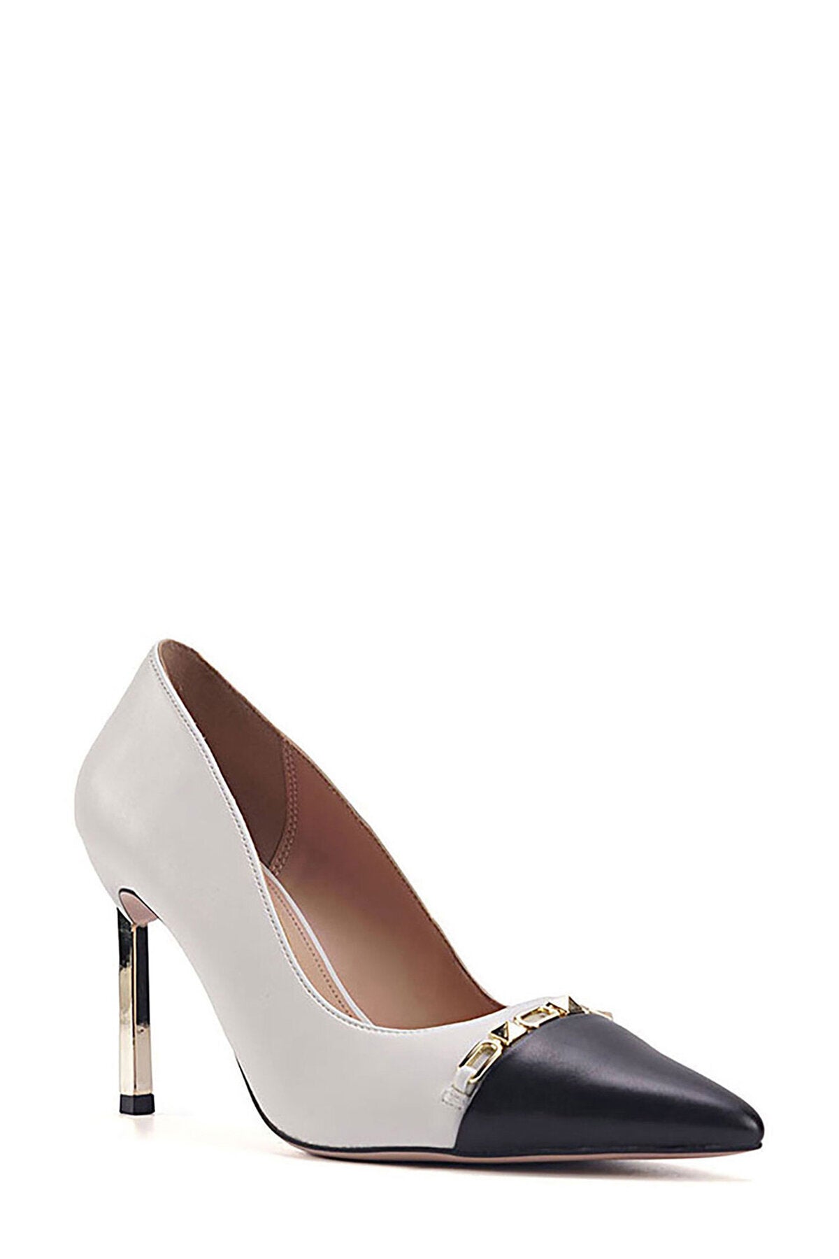 حذاء كلاسيكي بكعب Nine West لون أبيض
