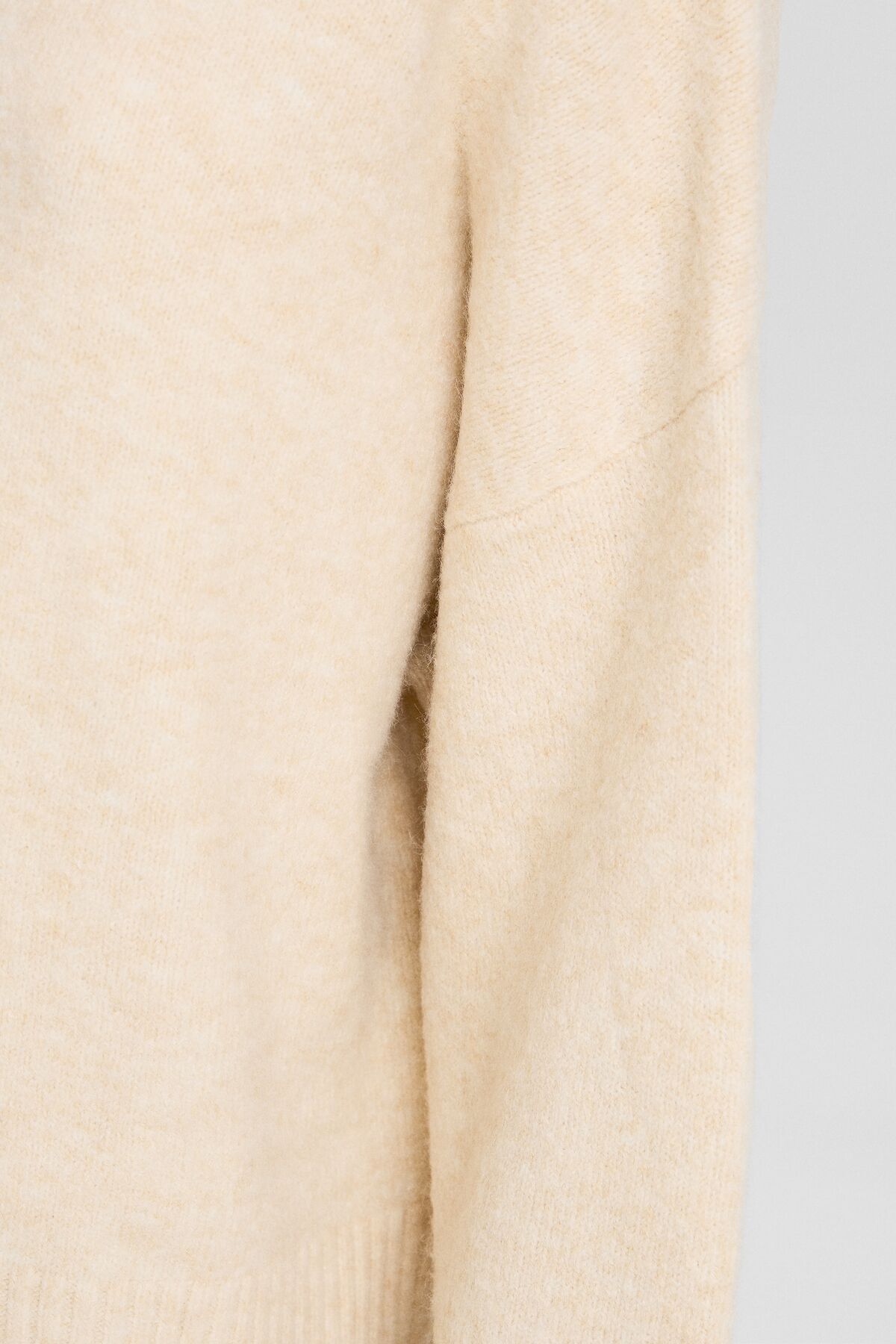 كنزة Bershka لون بيج