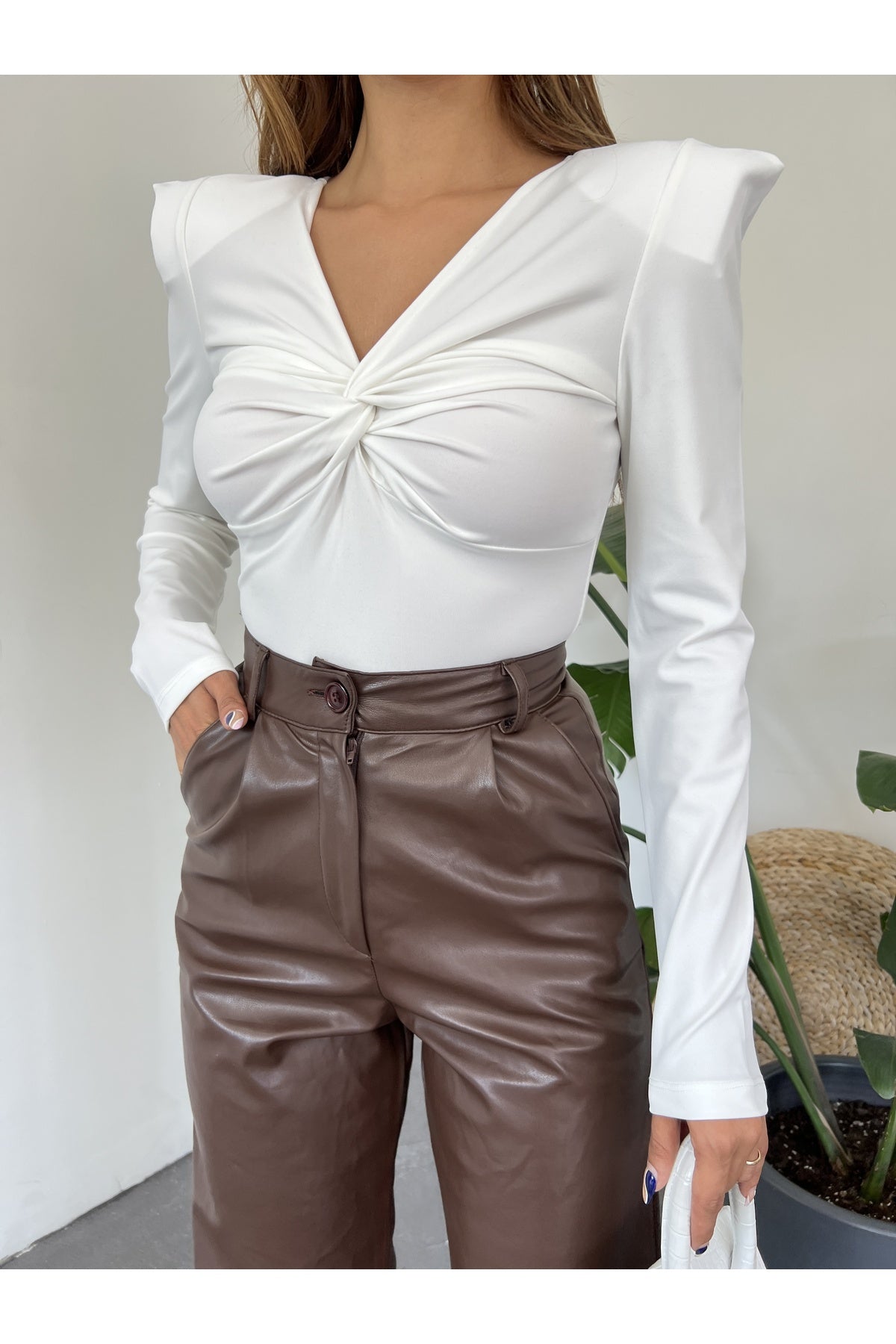 بلوزة Fav Style لون أبيض
