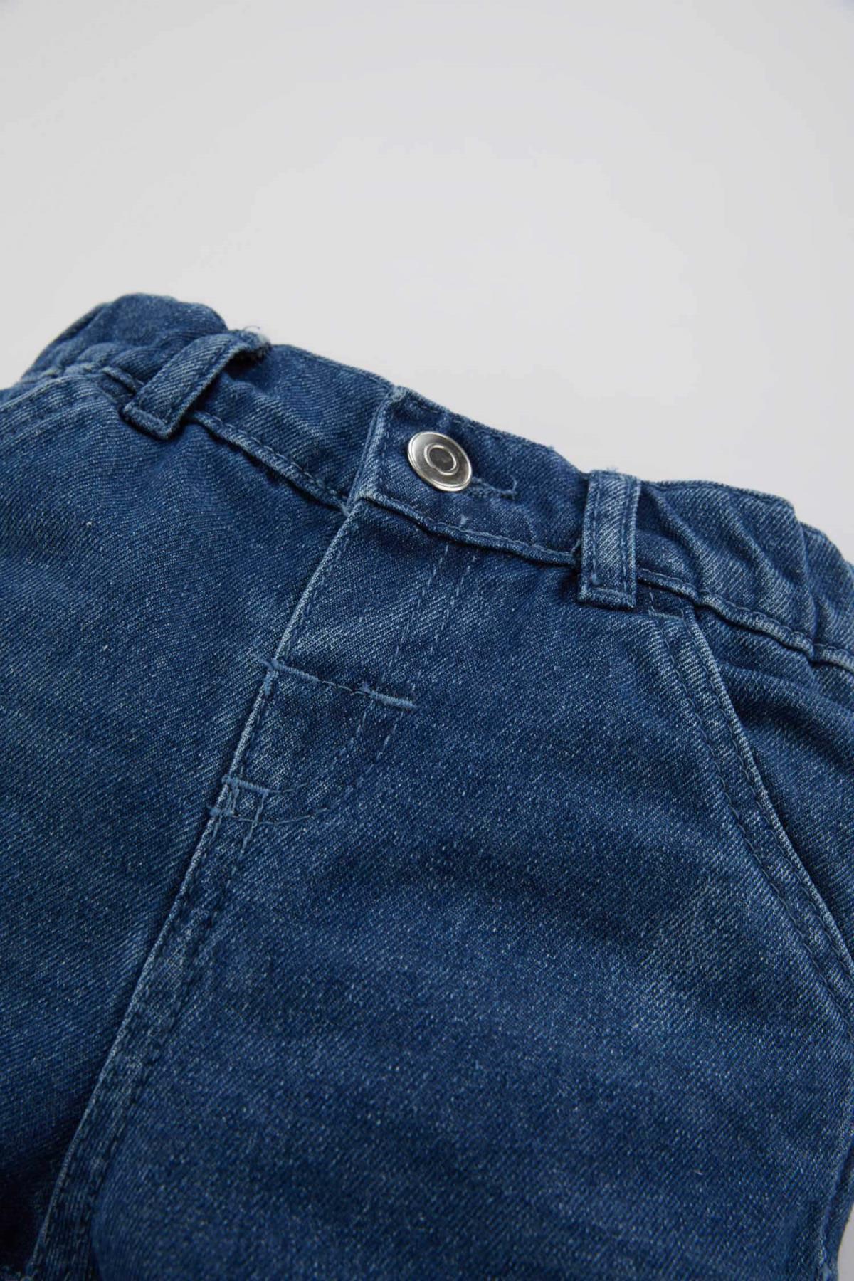 جينز Defacto لون أزرق