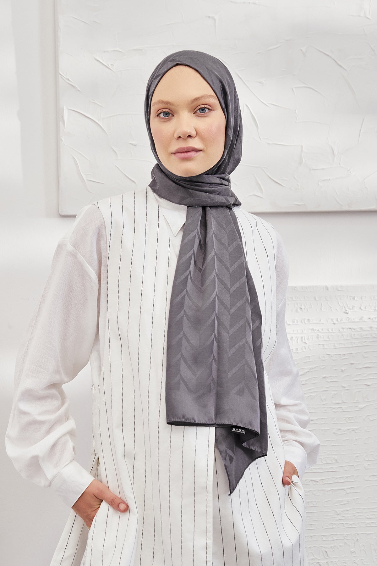 شال ARMANDA لون رمادي