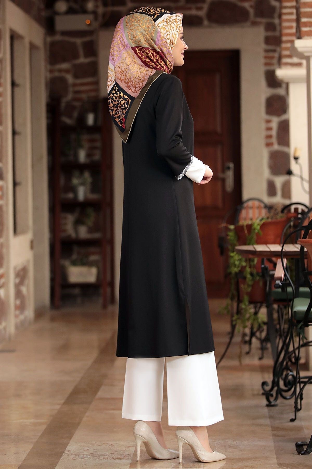 طقم Amine Hüma لون أسود