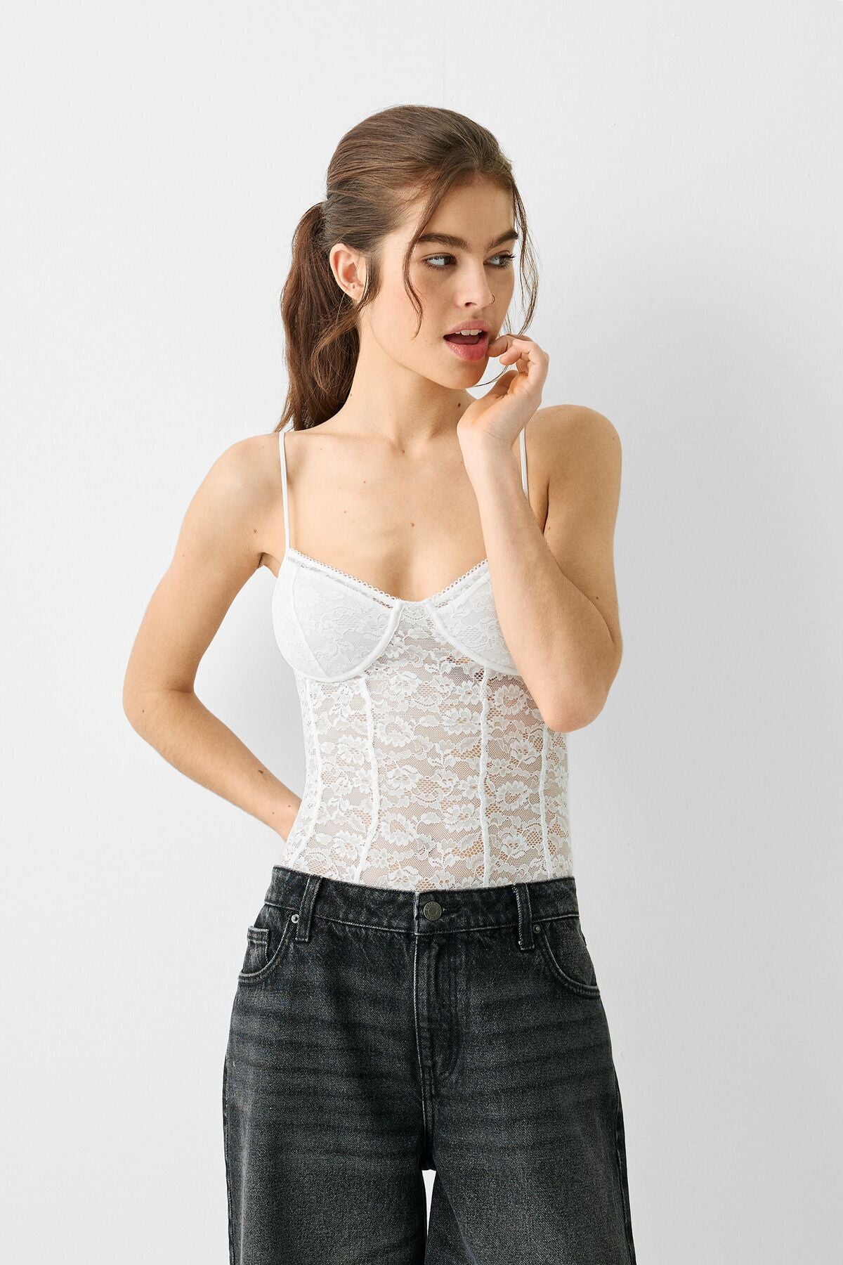 جسم Bershka لون أبيض