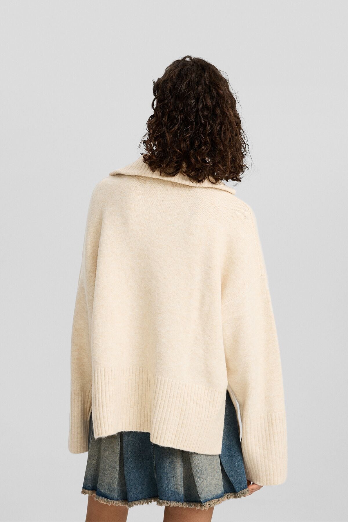 كنزة Bershka لون بيج