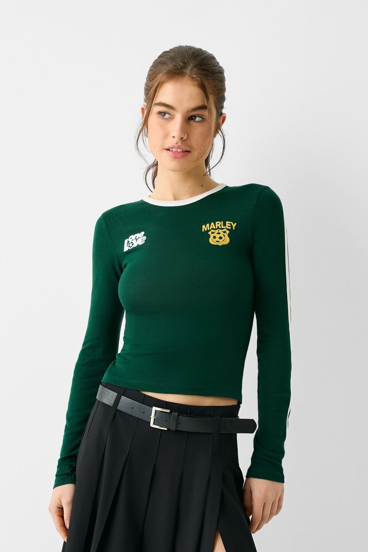 تيشيرت Bershka لون أخضر