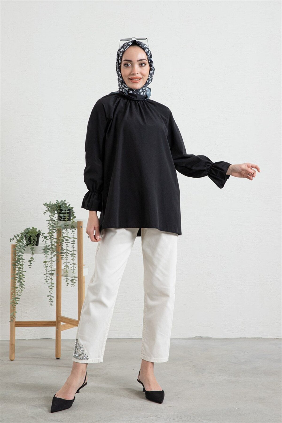 قميص CNG MODA لون أسود