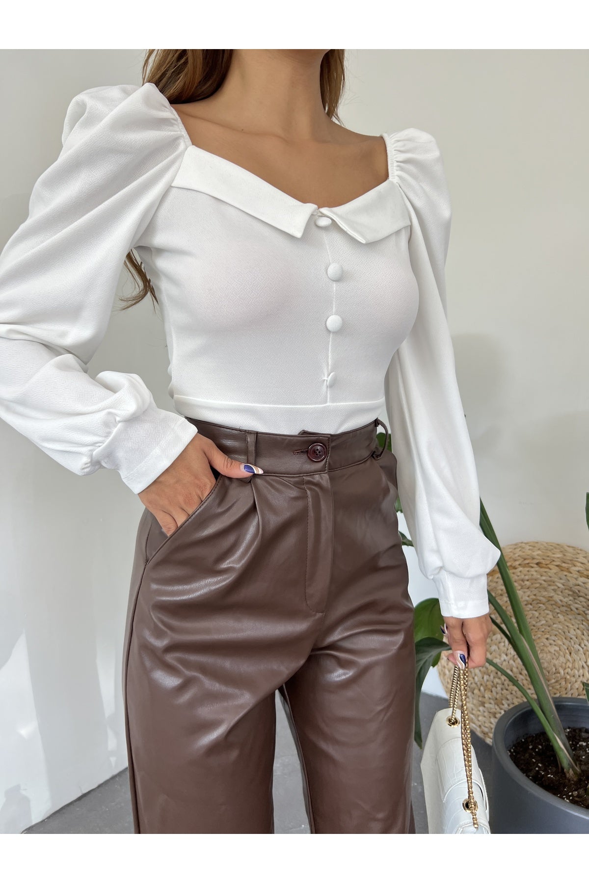 بلوزة Fav Style لون أبيض