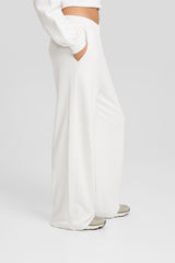 بنطال Bershka لون أحمر