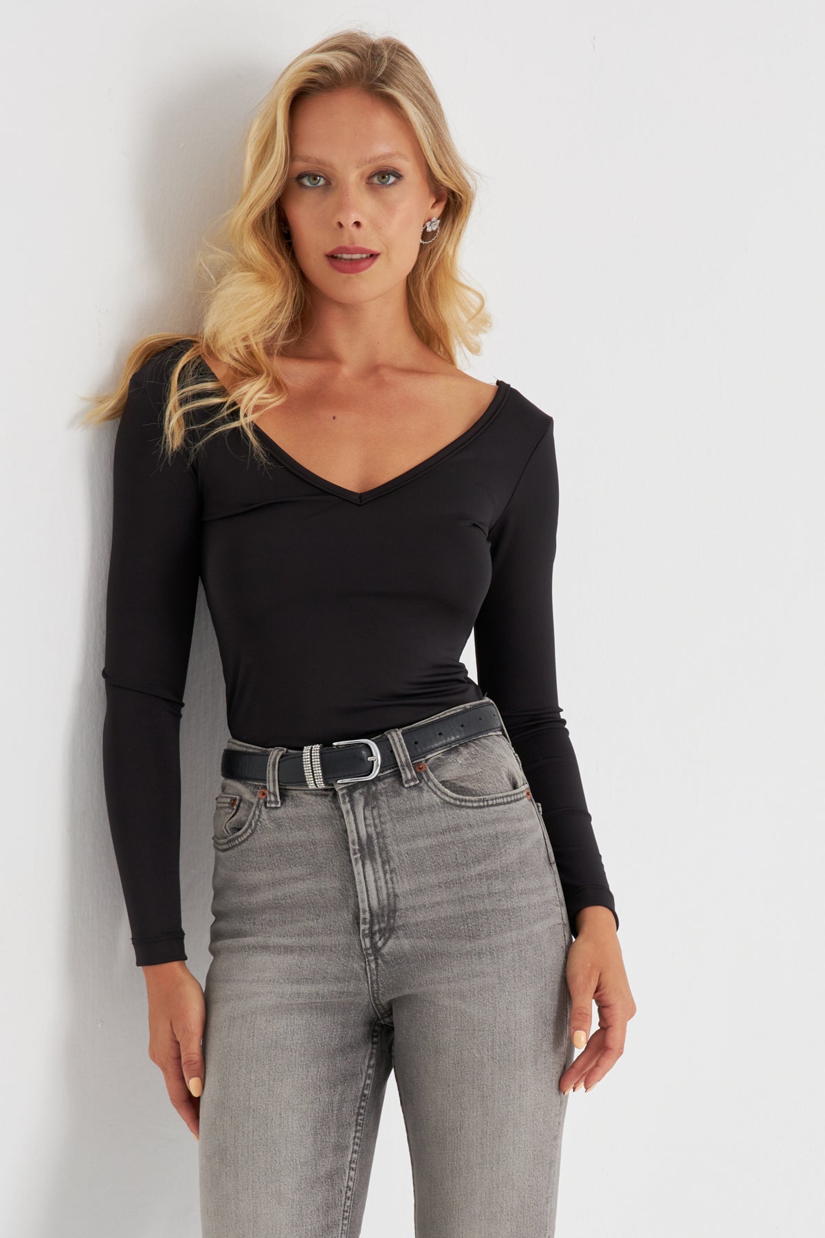 بلوزة Cool & Sexy لون أسود