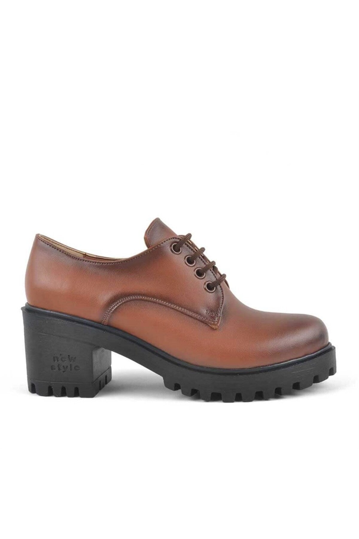 حذاء كلاسيكي بكعب Shoes Center لون بني