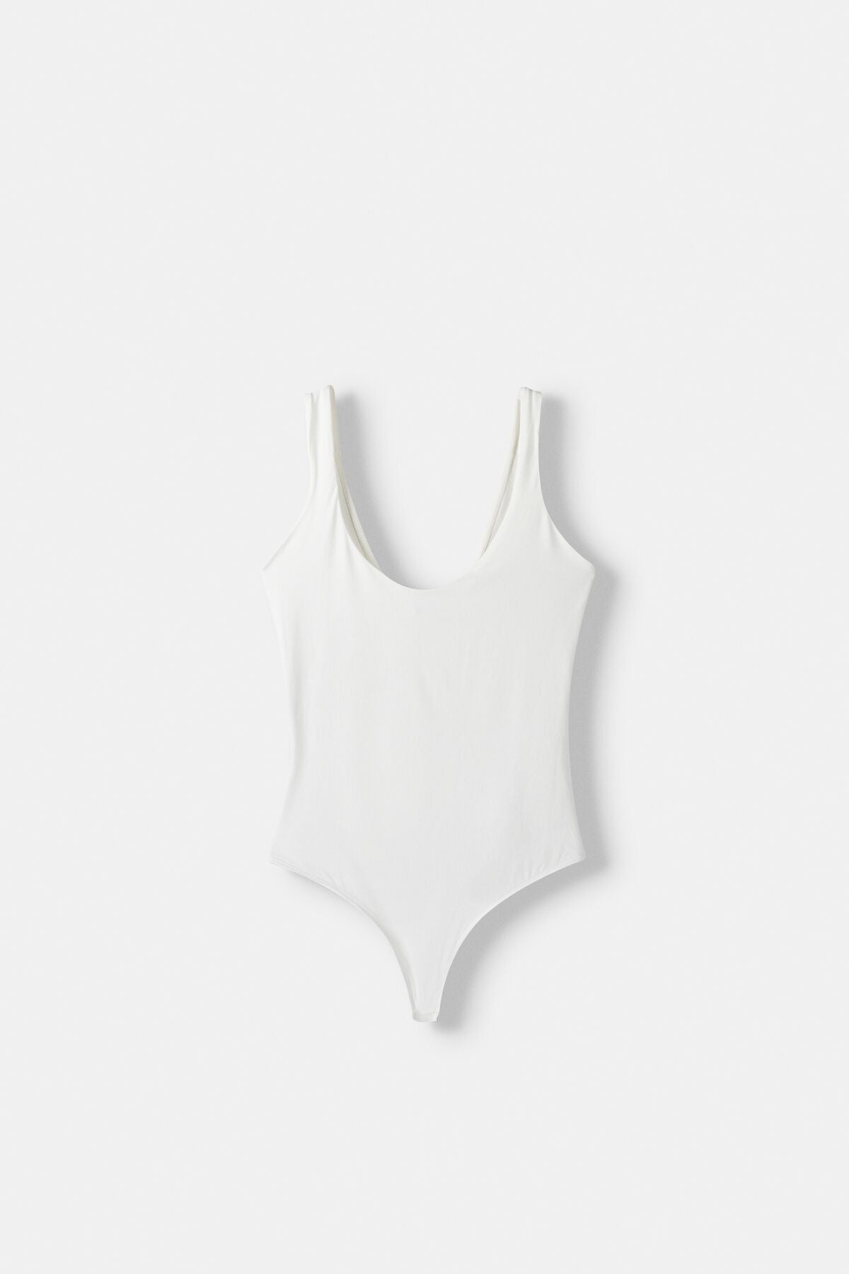 جسم Bershka لون أبيض