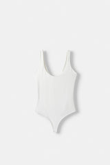 جسم Bershka لون أبيض