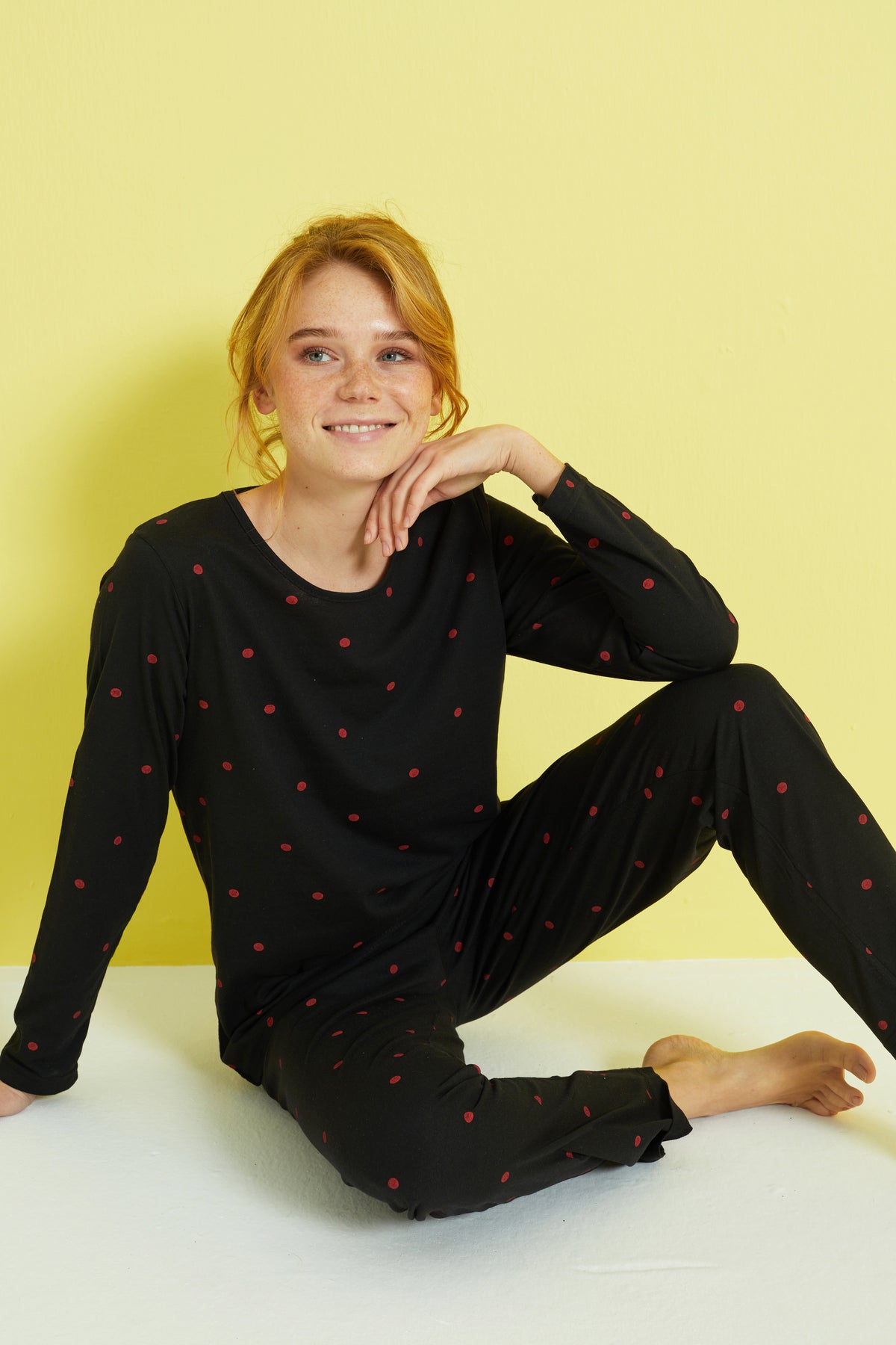 طقم بيجاما Siyah İnci لون أسود