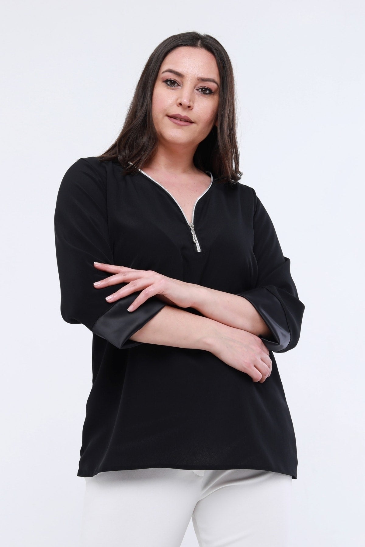 بلوزة Curvy Trend لون أسود