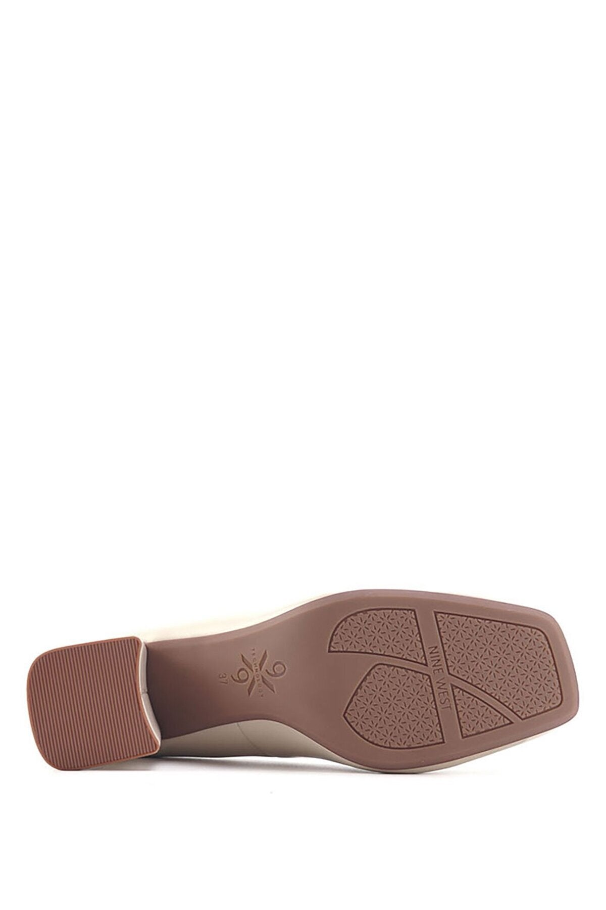 حذاء كلاسيكي بكعب Nine West لون بيج
