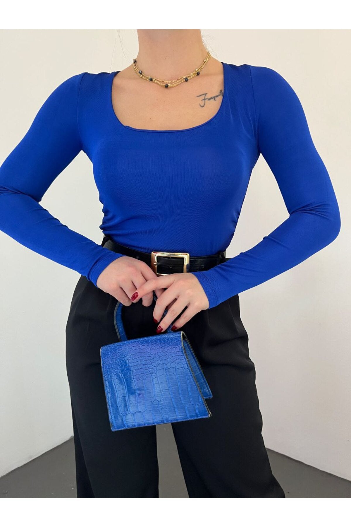 بلوزة Fav Style لون أزرق غامق