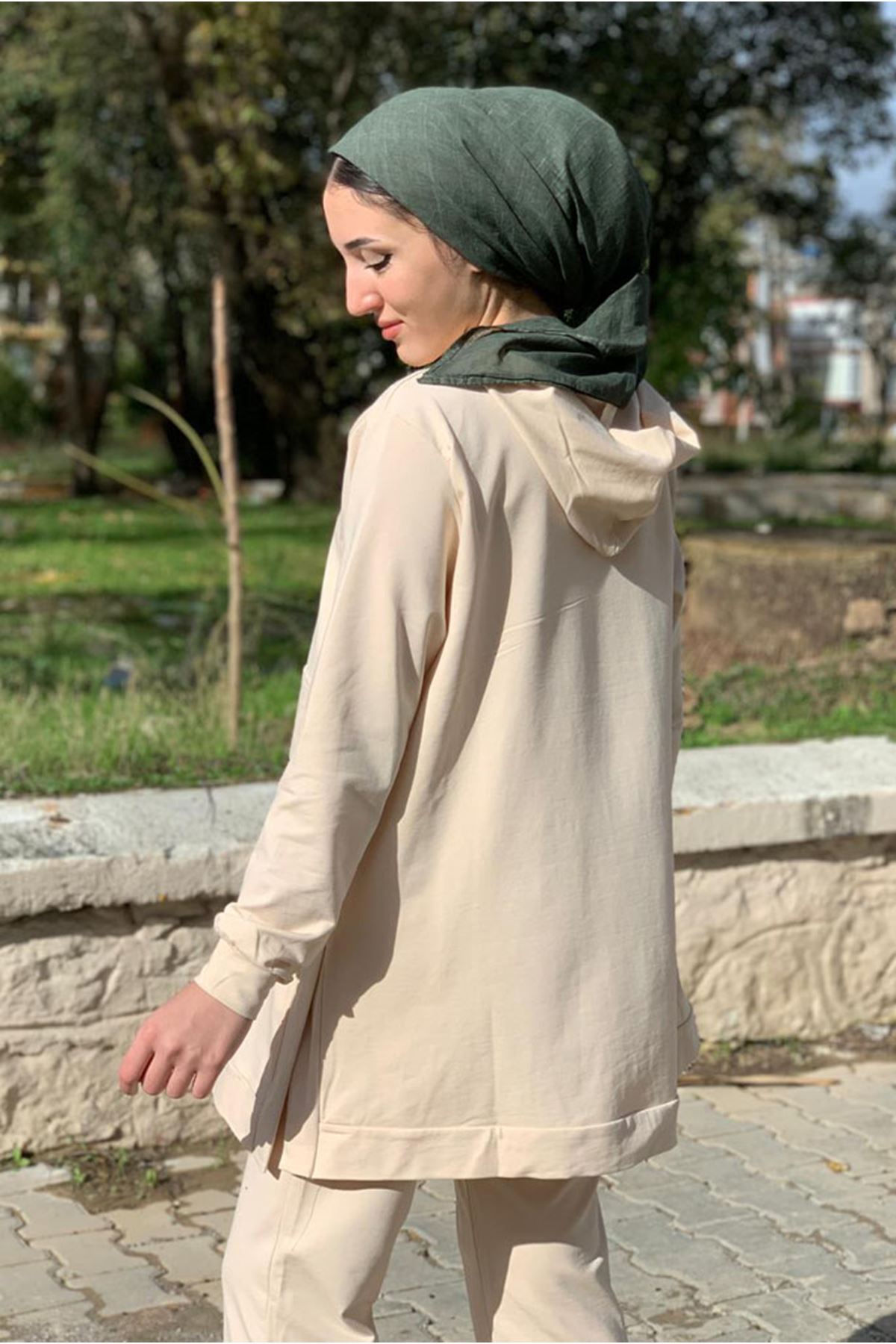 طقم رياضي Moda Rosa لون بيج
