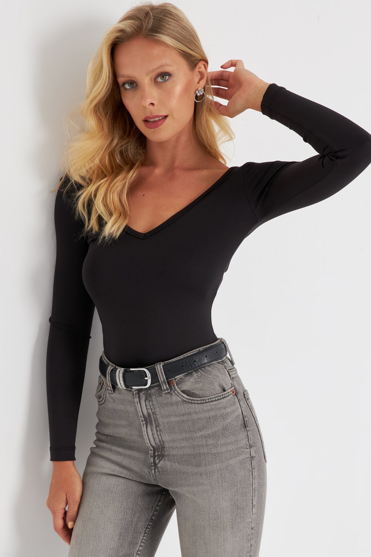 بلوزة Cool & Sexy لون أسود