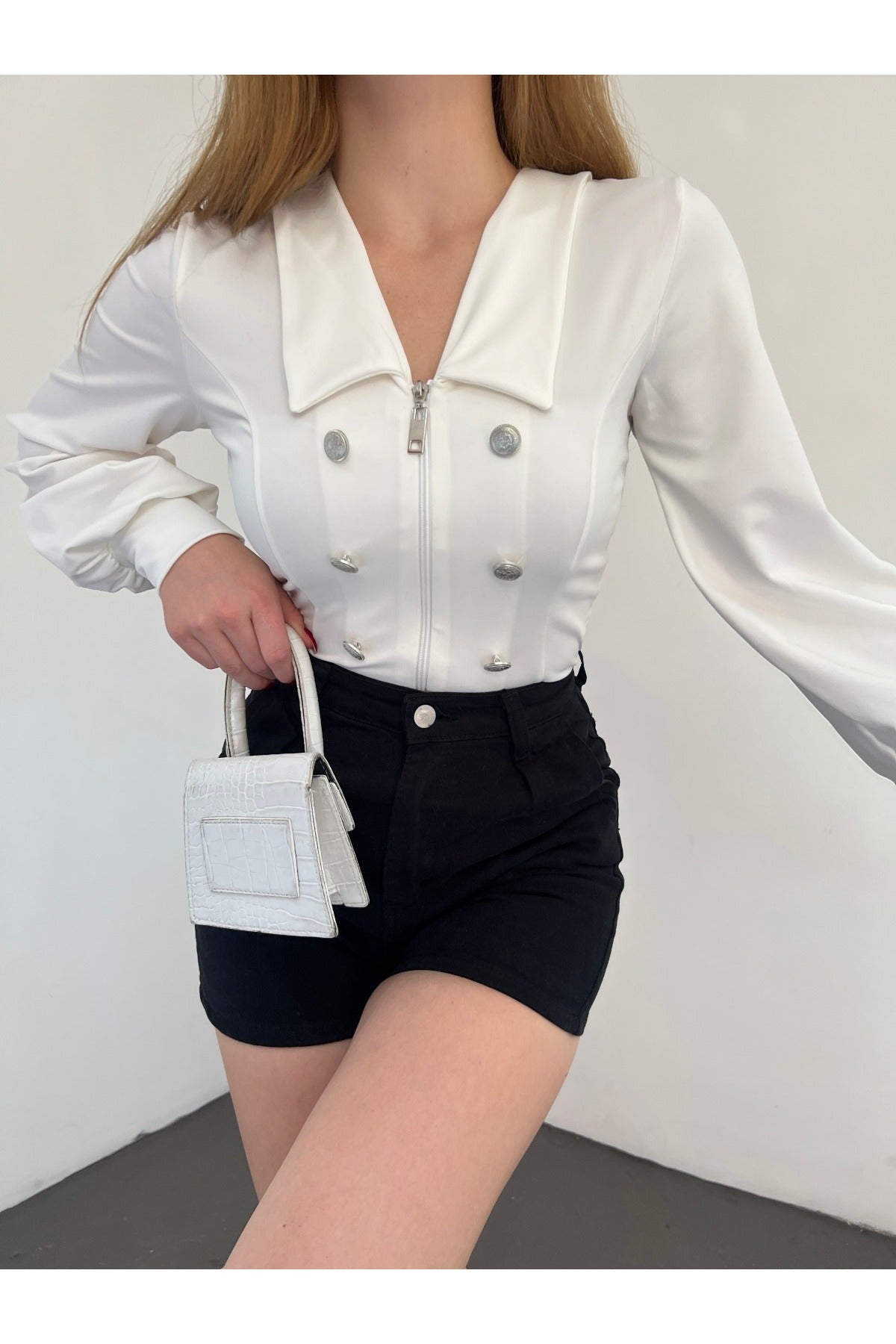 بلوزة Fav Style لون أبيض