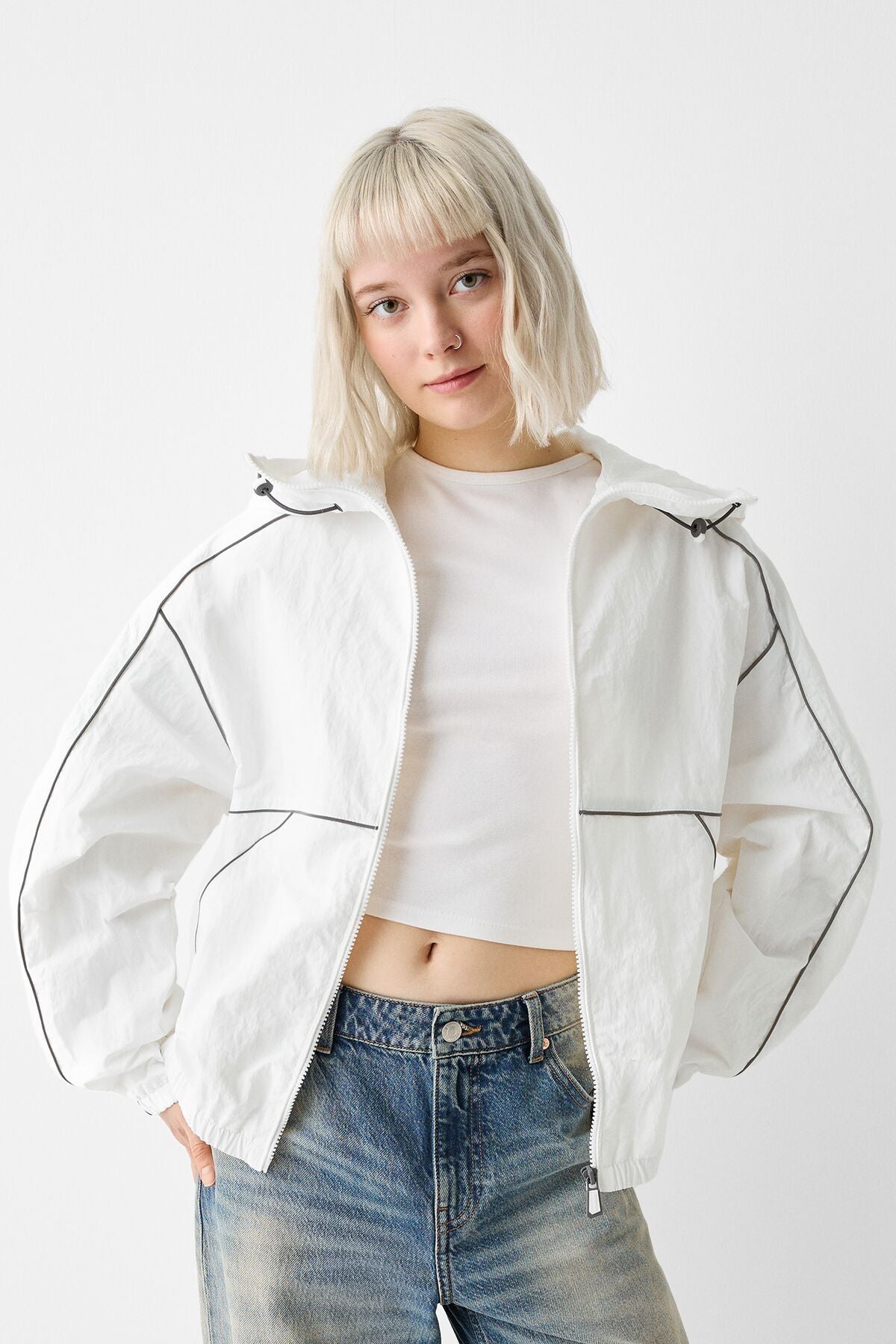 جاكيت Bershka لون أبيض