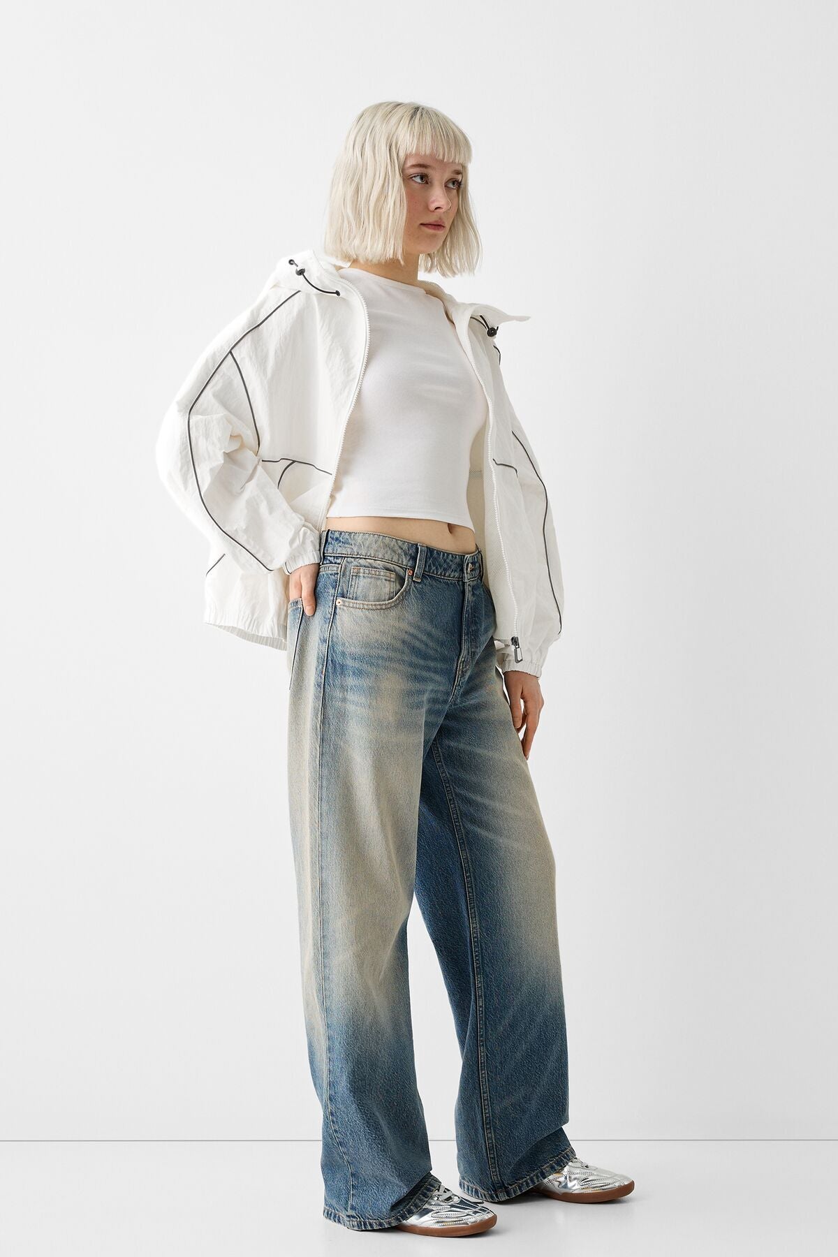 جاكيت Bershka لون أبيض