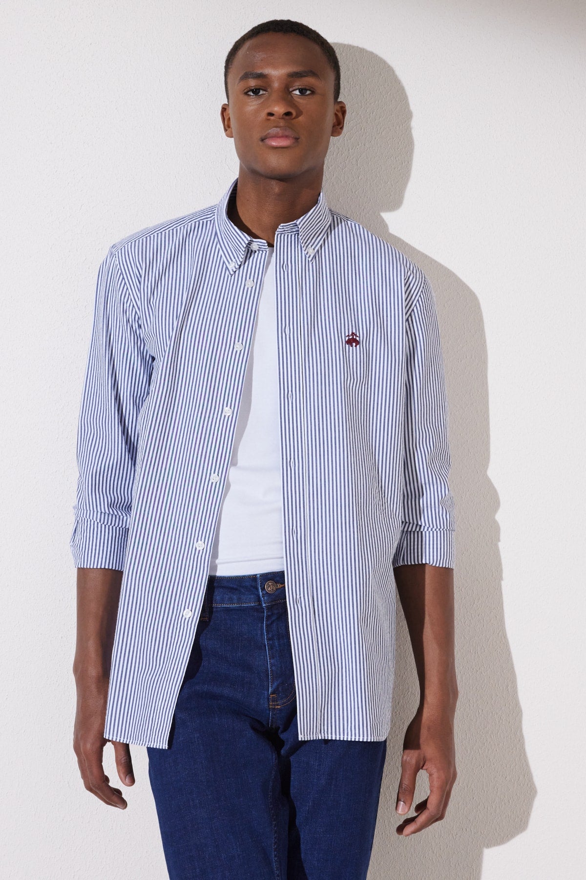 قميص BROOKS BROTHERS لون أزرق غامق