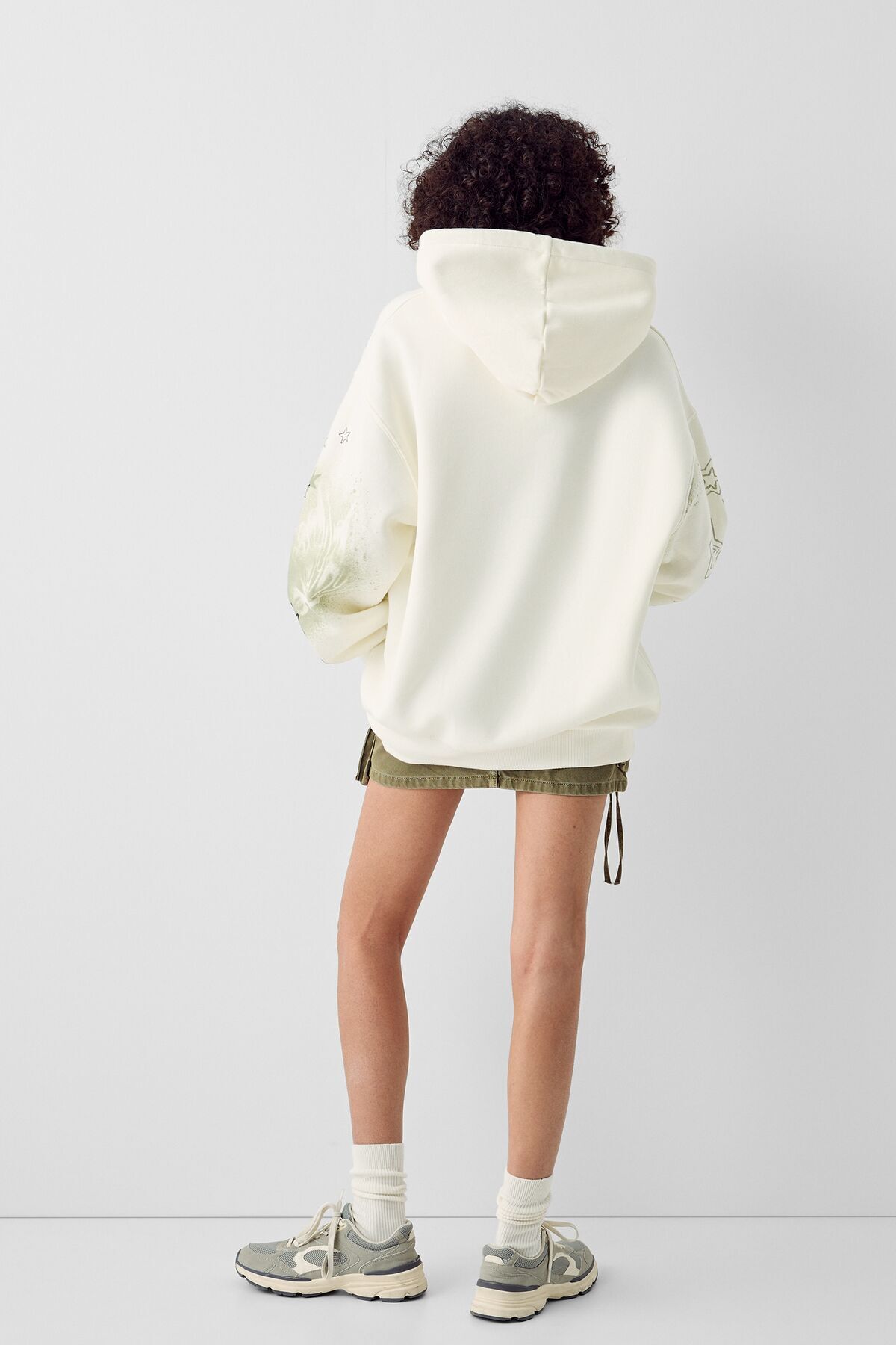 هودي Bershka لون بيج