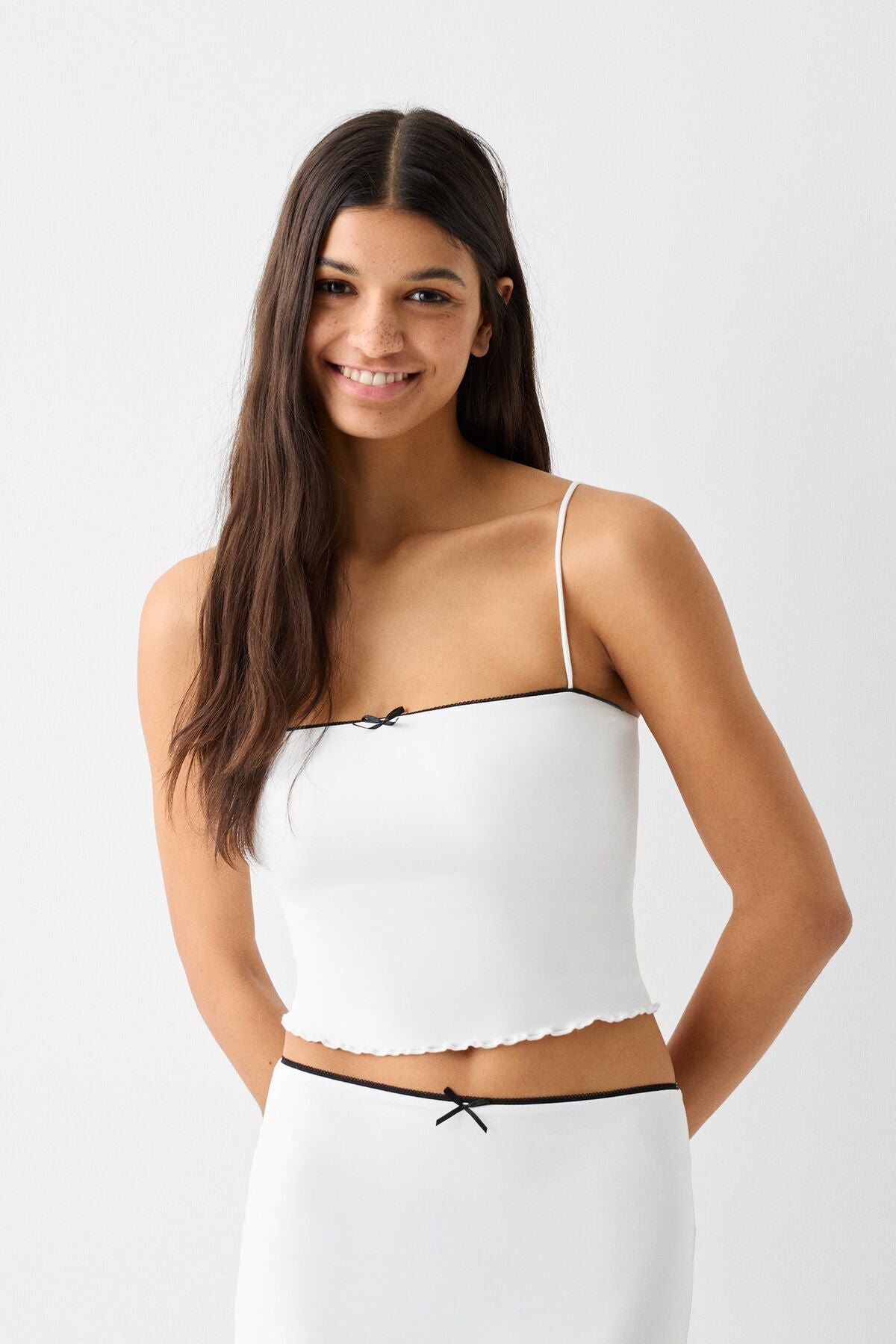بلوزة Bershka لون أحمر