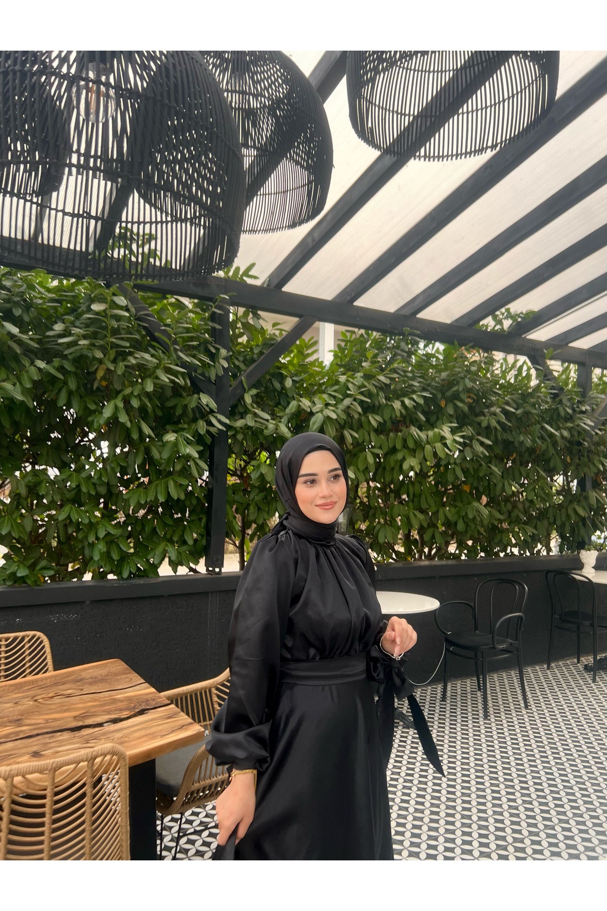 فستان سهرة KADNER لون أسود