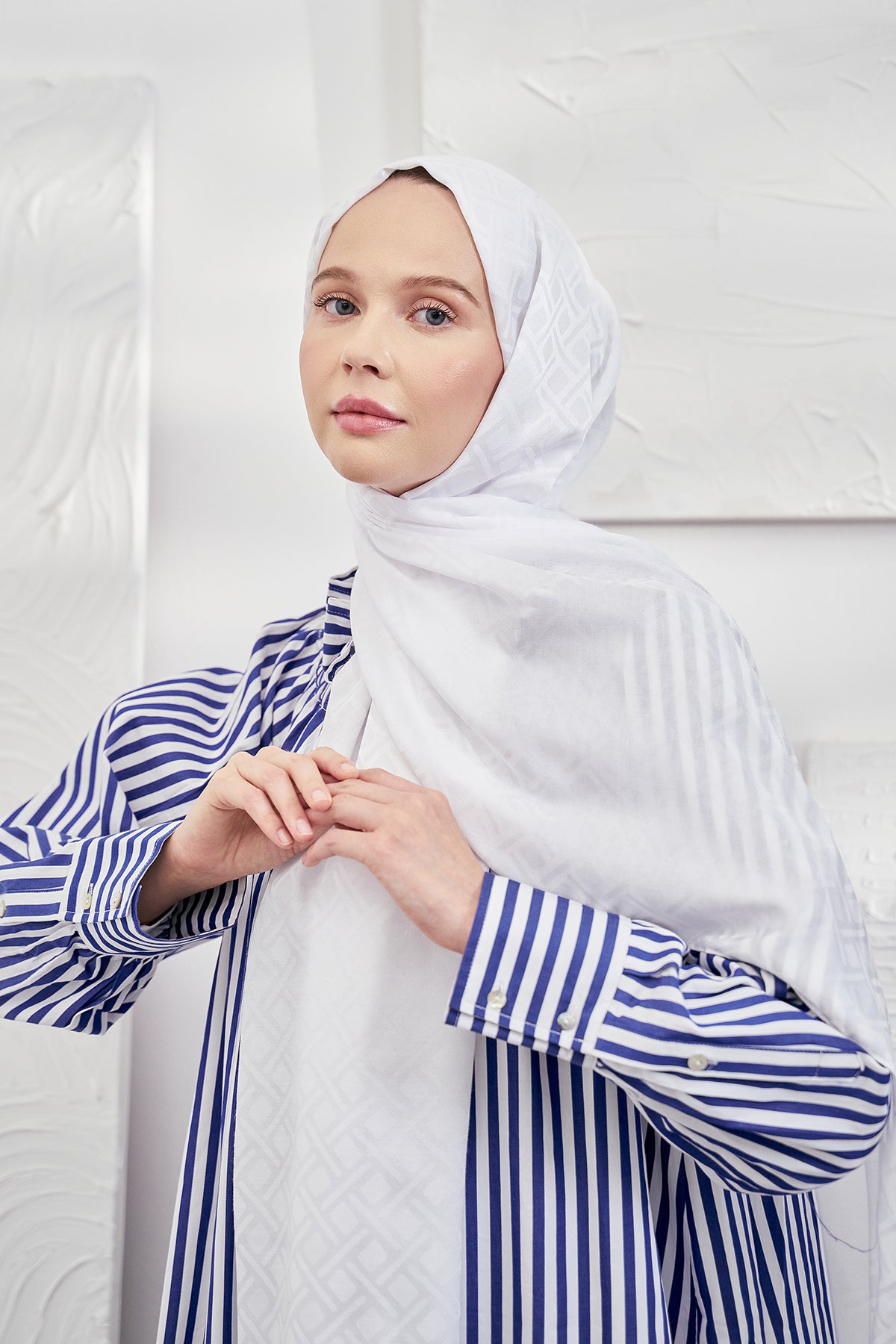 شال ARMANDA لون أبيض