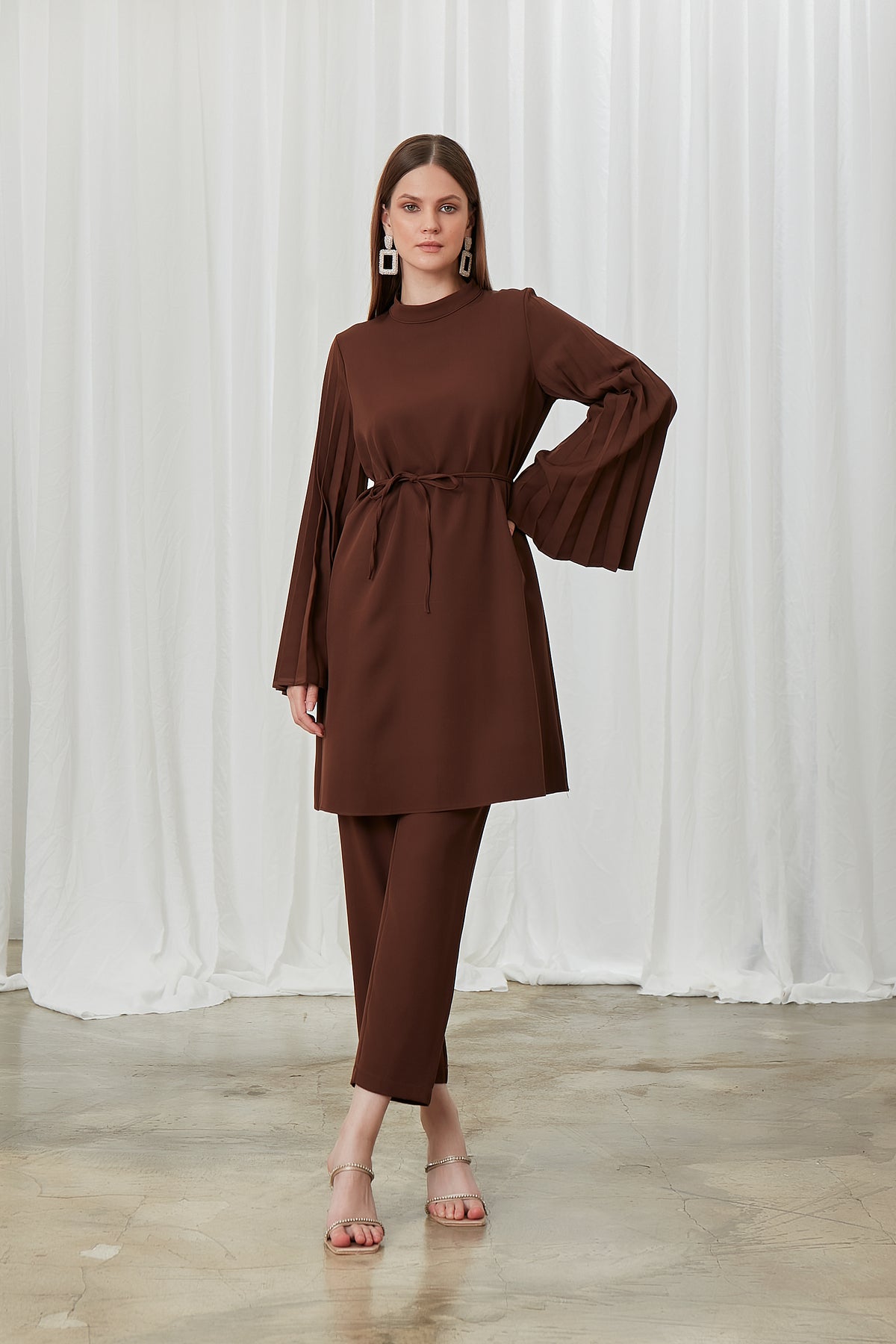 طقم Birgül Bektaş لون بني