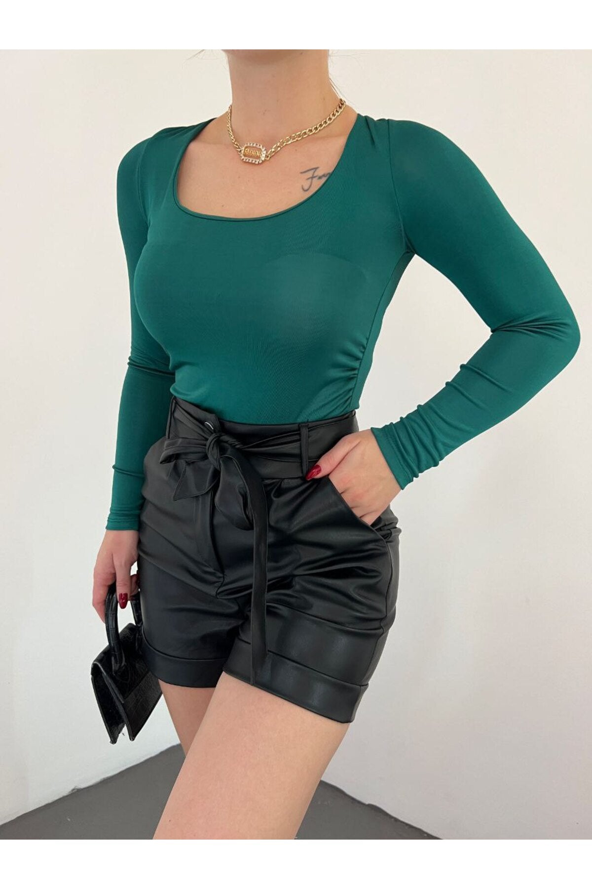 بلوزة Fav Style لون أخضر