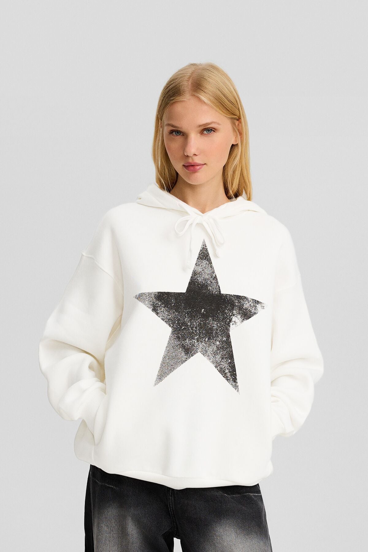 هودي Bershka لون أحمر