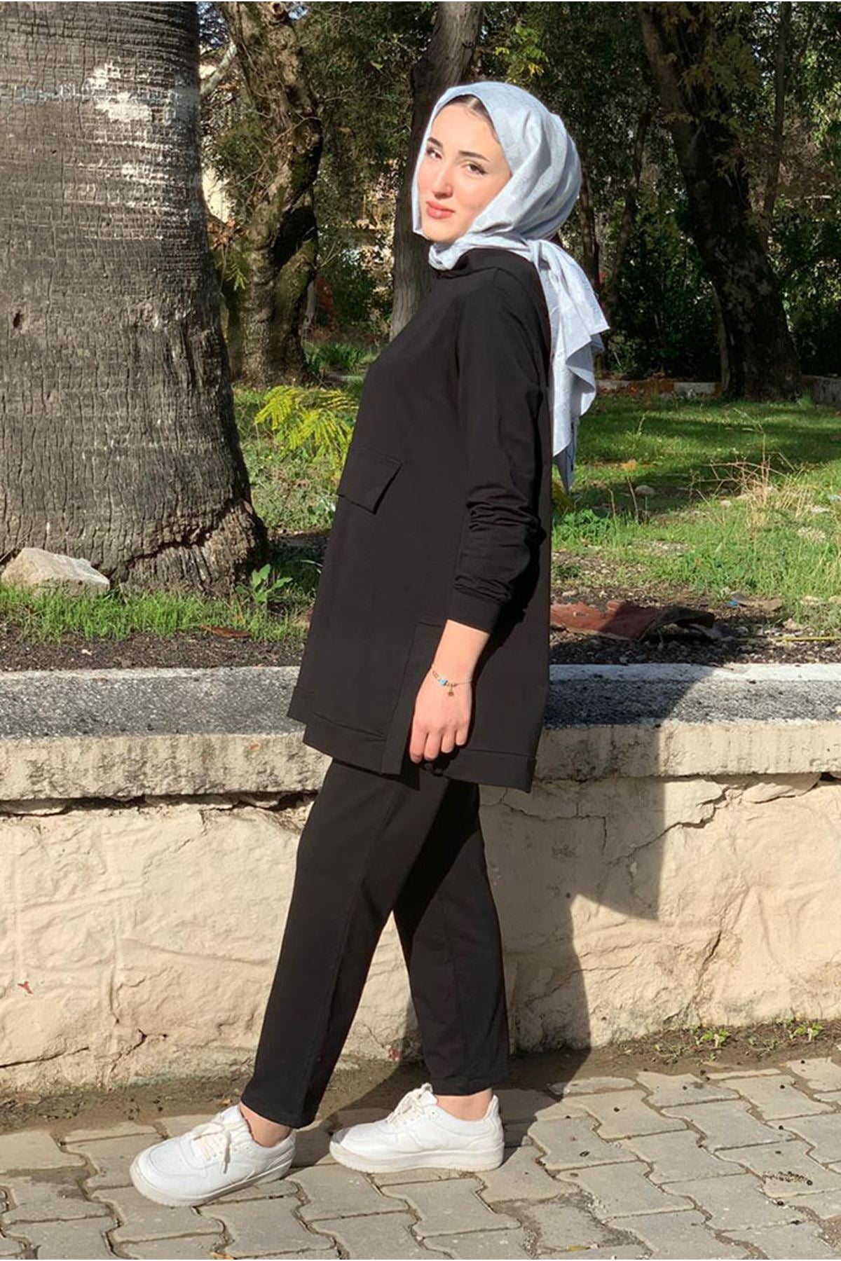 طقم رياضي Moda Rosa لون أسود