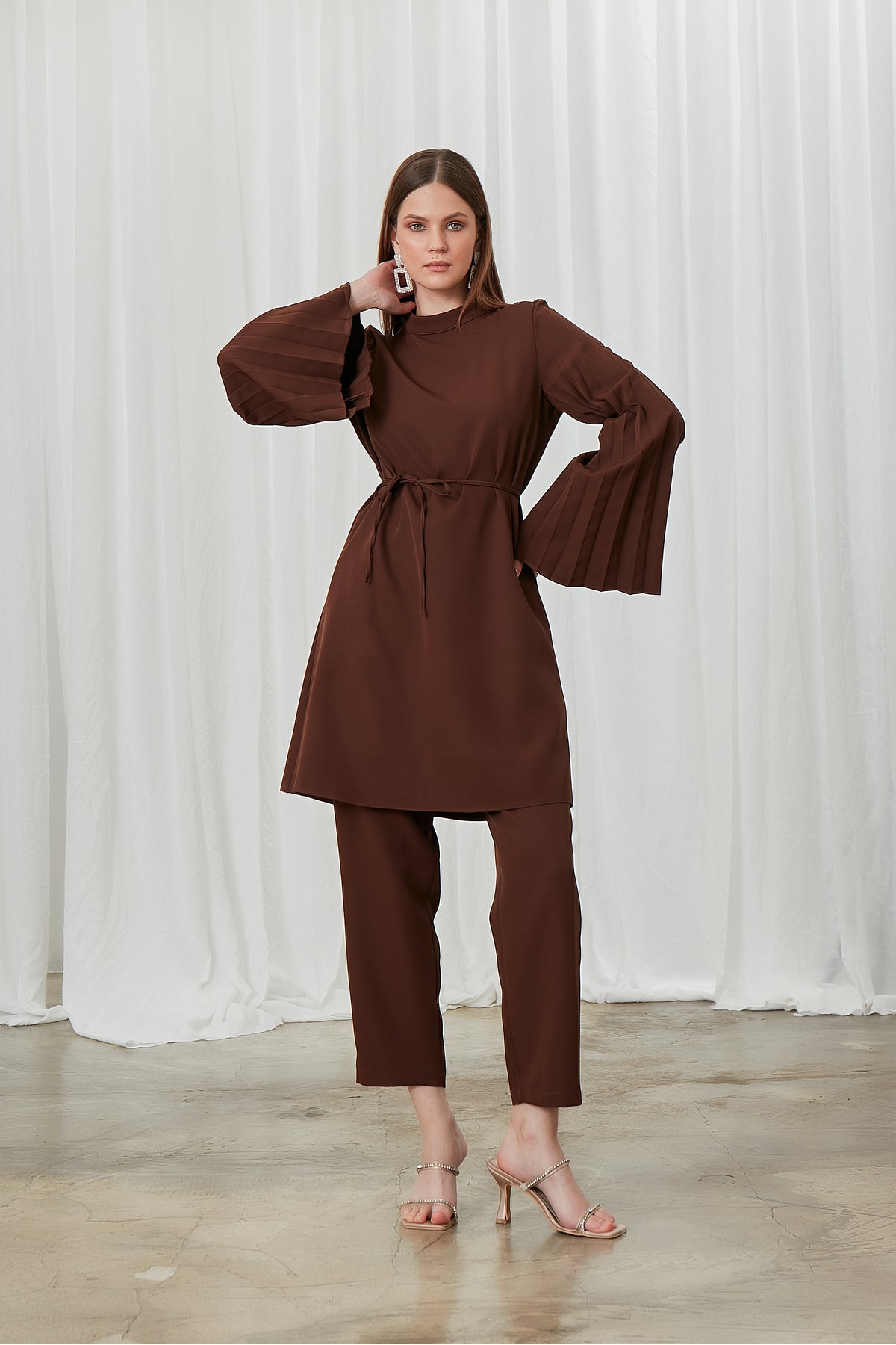 طقم Birgül Bektaş لون بني