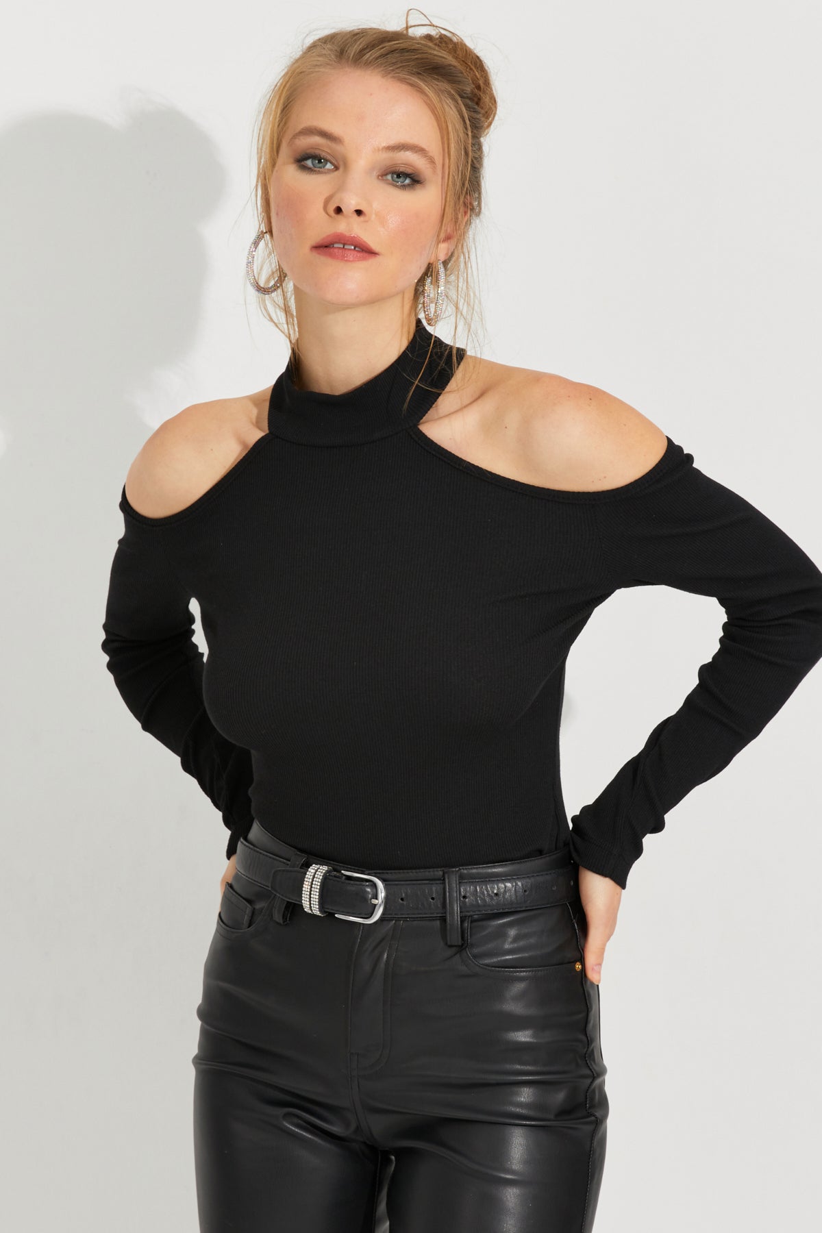 بلوزة Cool & Sexy لون أسود