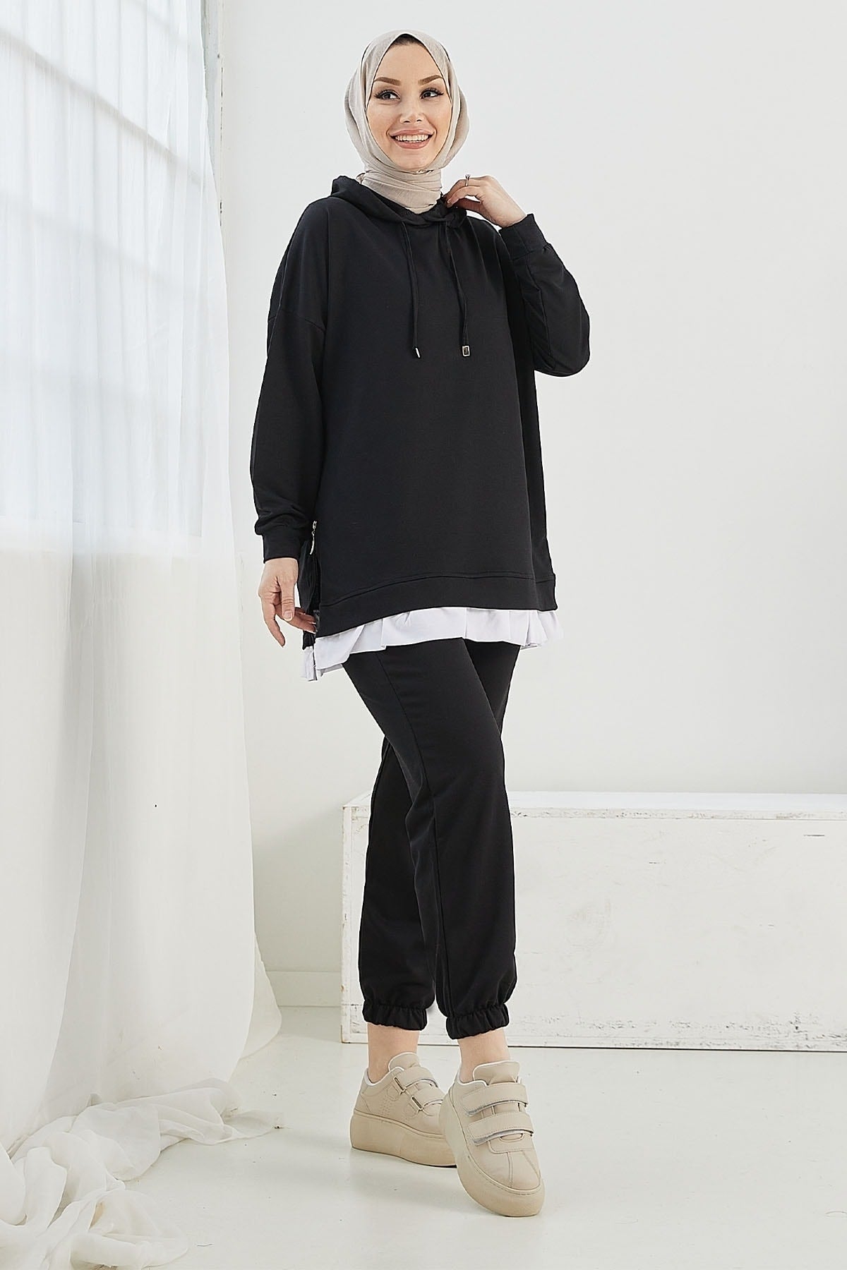 طقم رياضي InStyle لون أسود