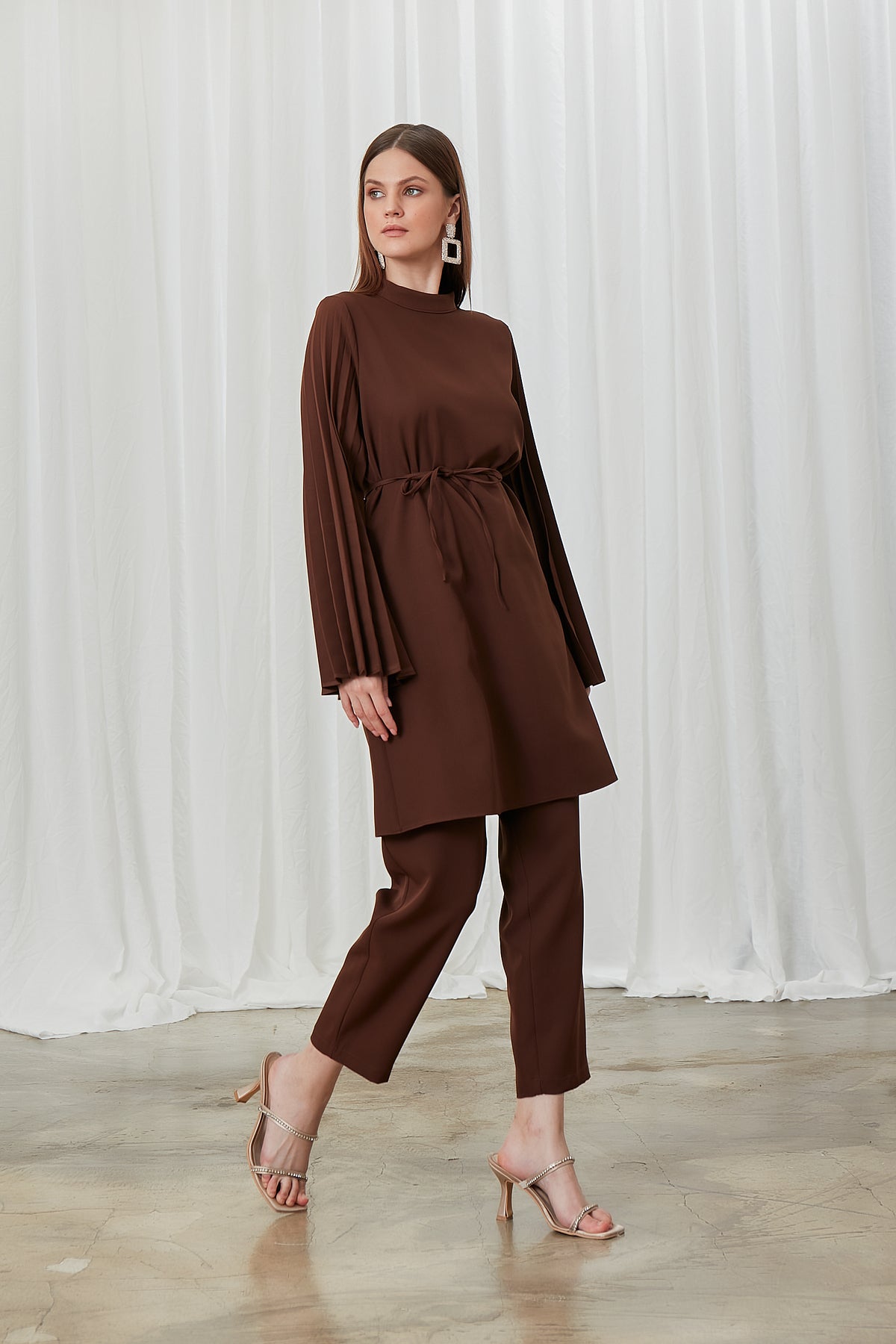 طقم Birgül Bektaş لون بني