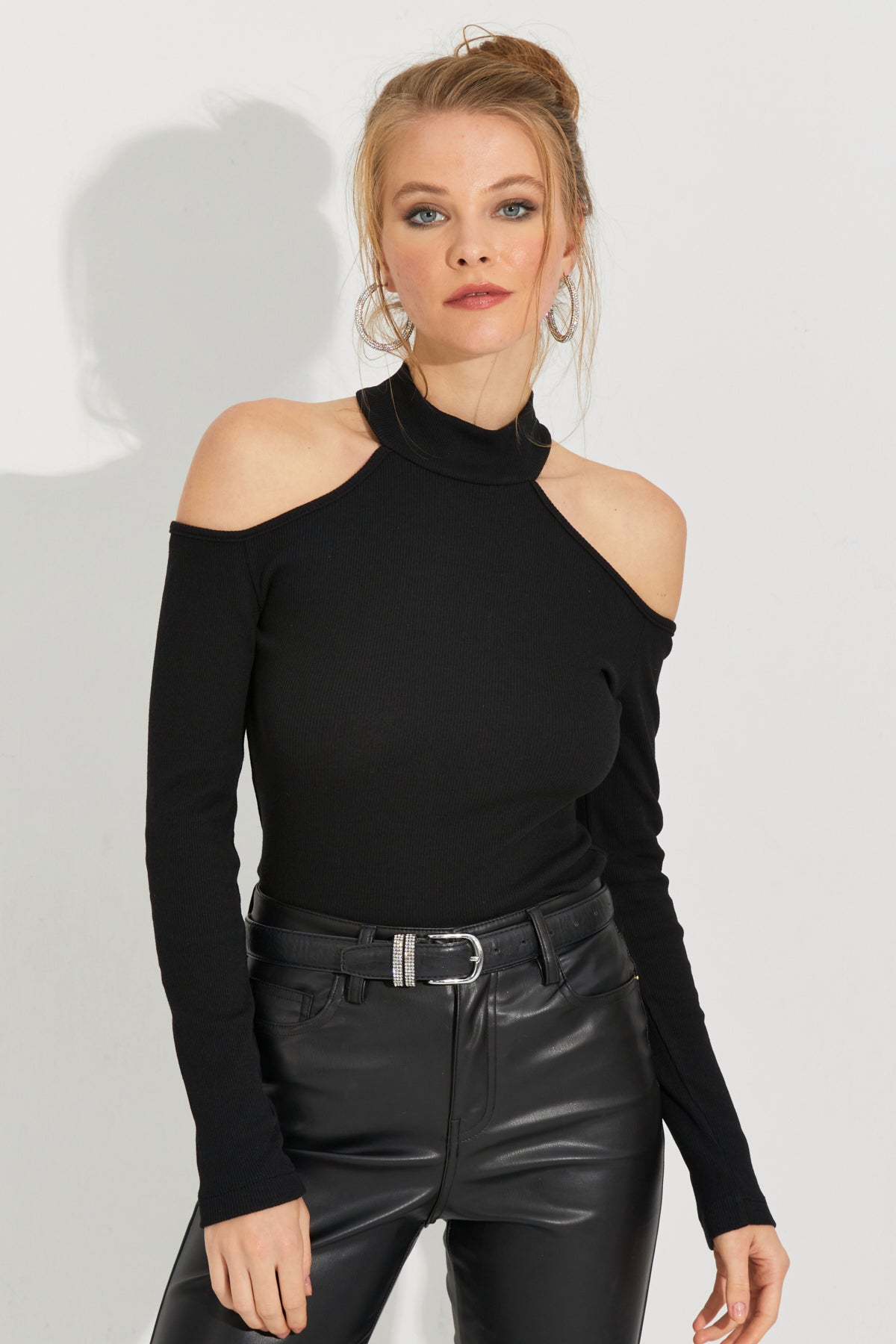 بلوزة Cool & Sexy لون أسود