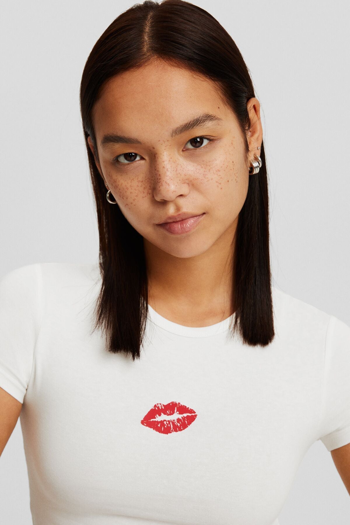 تيشيرت Bershka لون بيج
