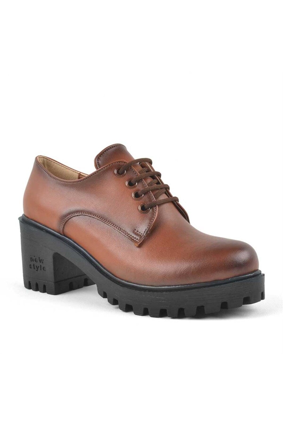حذاء كلاسيكي بكعب Shoes Center لون بني
