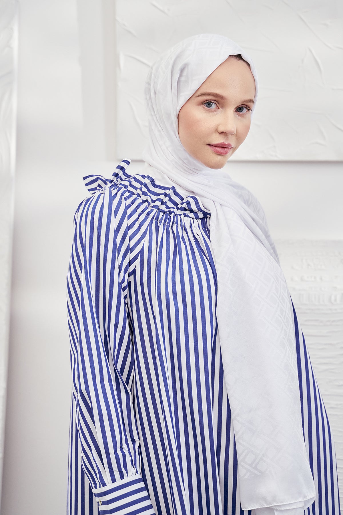 شال ARMANDA لون أبيض