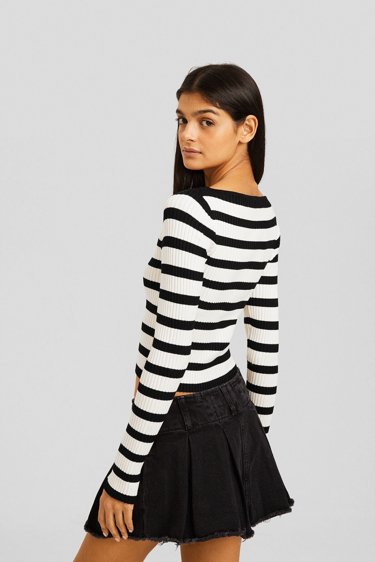 كنزة Bershka لون أسود