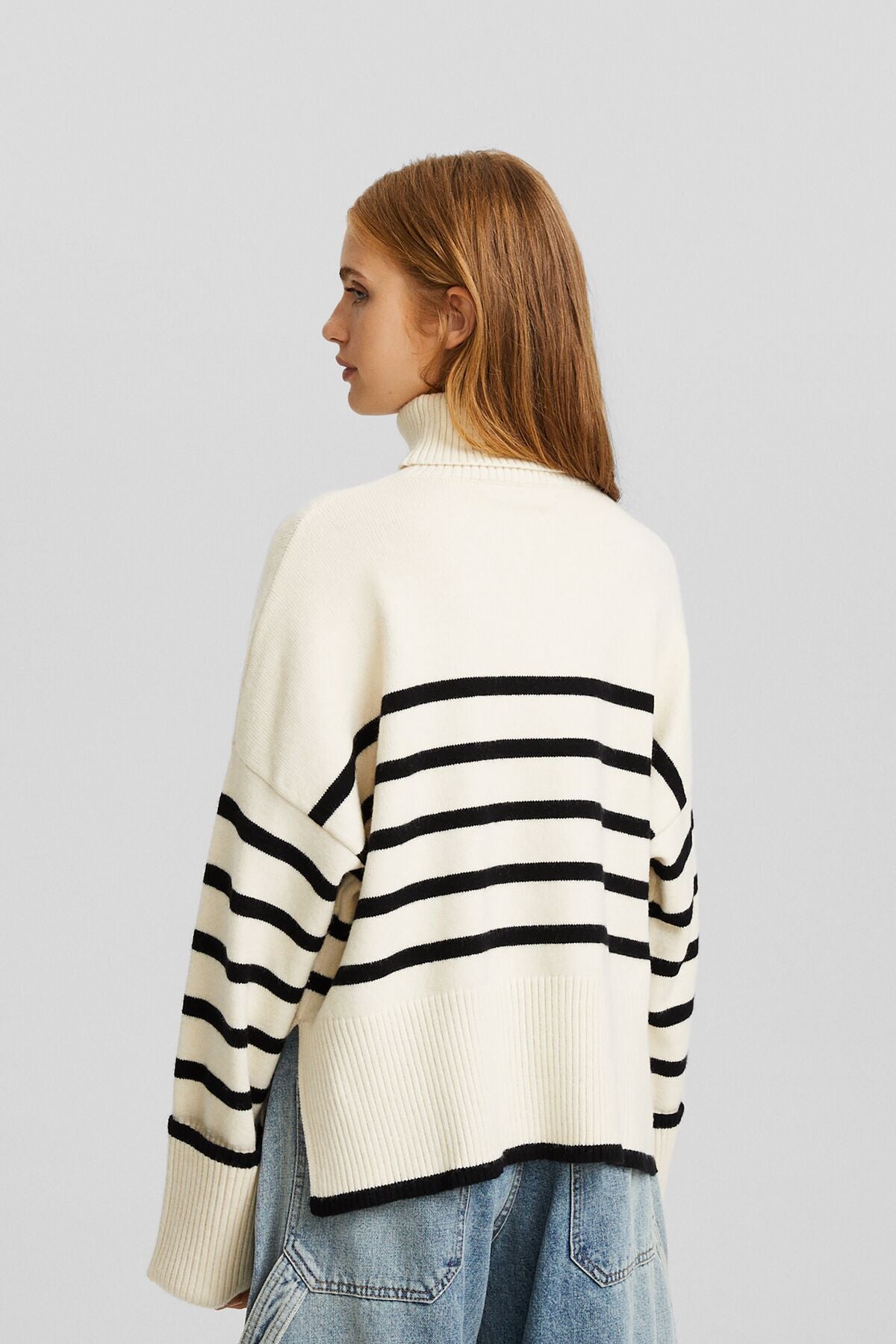 كنزة Bershka لون بيج