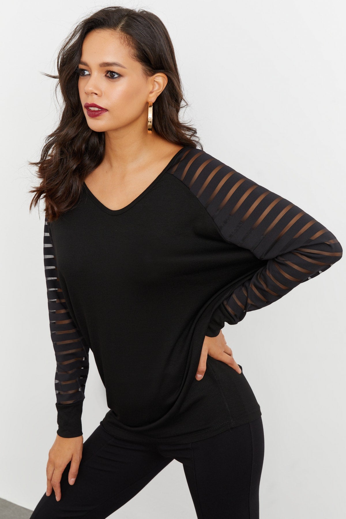 بلوزة Cool & Sexy لون أسود