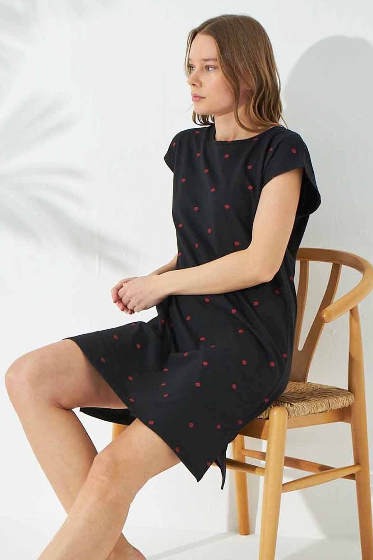 قميص النوم Siyah İnci لون أسود